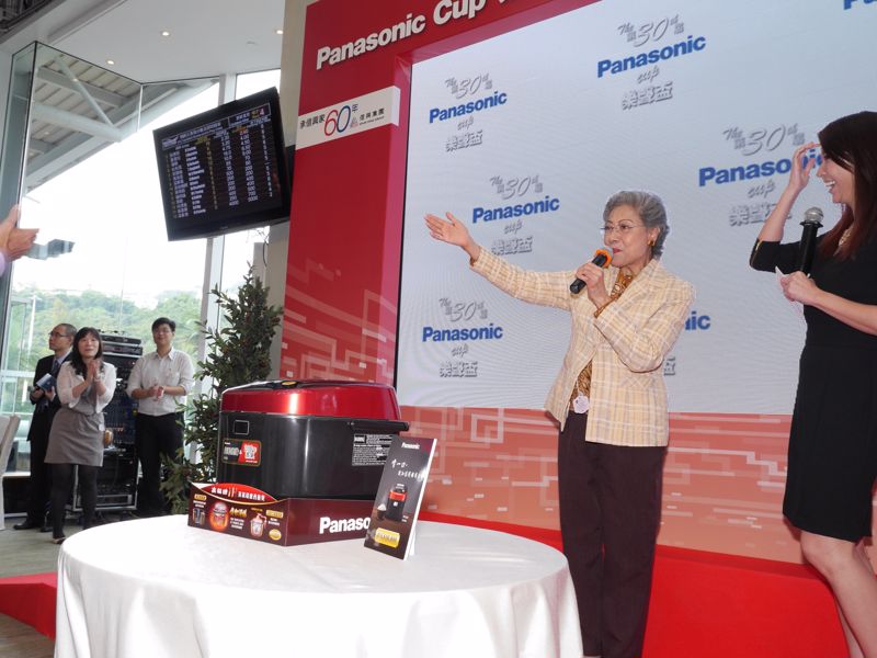 Ms. Law Lan introduced Panasonic’s latest Steam Induction Heating Warm Jar.